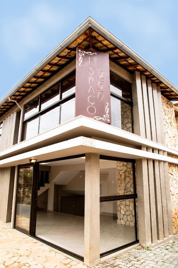 Espaco 250 - Apto Mobiliado, 3 Quartos, Sendo Uma Suite, Banheiro Social, Cozinha Completa, Sala De Estar, Ar Condicionado, Tv E Internet Tiradentes Bagian luar foto